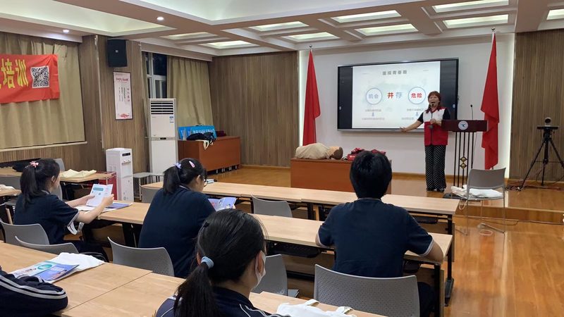 选择合适的专业课培训，需要关注以下几个方面：